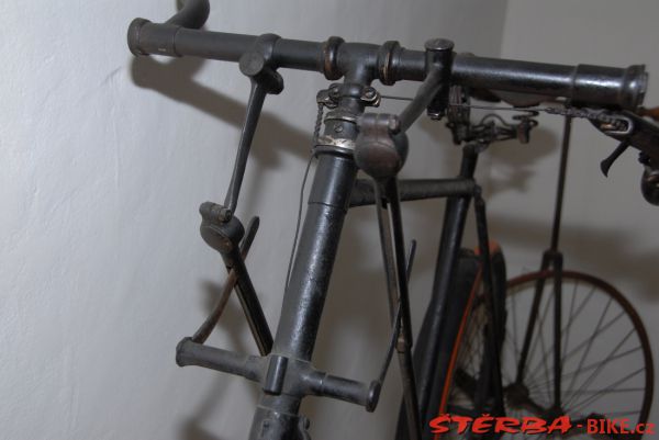 08/A. Moto velo musée, Domazan – France