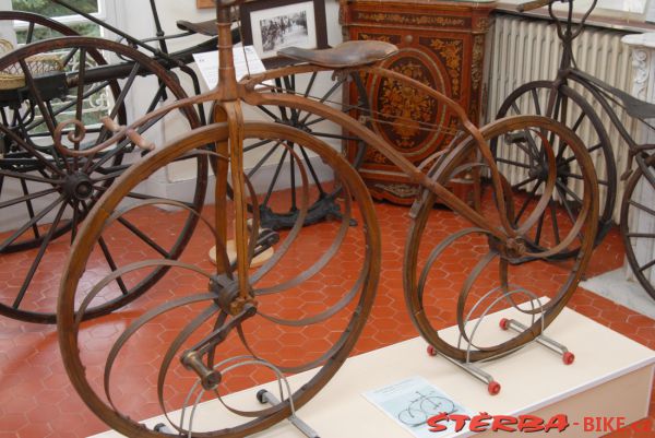 08/A. Moto velo musée, Domazan – France