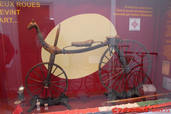 08/A. Moto velo musée, Domazan – France