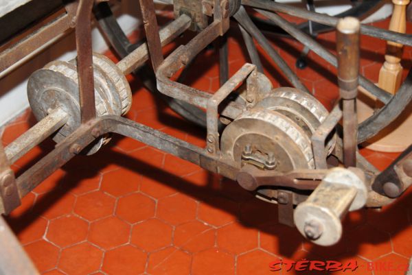 08/A. Moto velo musée, Domazan – France