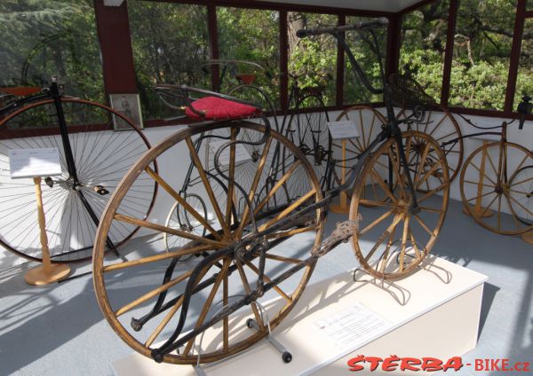 08/A. Moto velo musée, Domazan – France