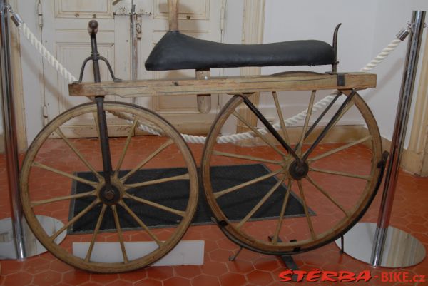 08/A. Moto velo musée, Domazan – France