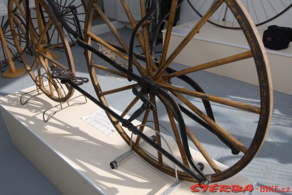 08/A. Moto velo musée, Domazan – France