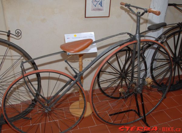 08/A. Moto velo musée, Domazan – France