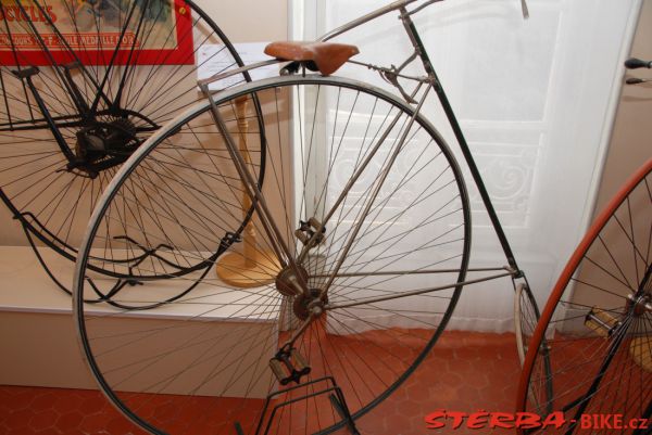 08/A. Moto velo musée, Domazan – France