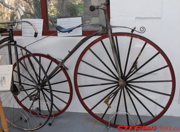 08/A. Moto velo musée, Domazan – France