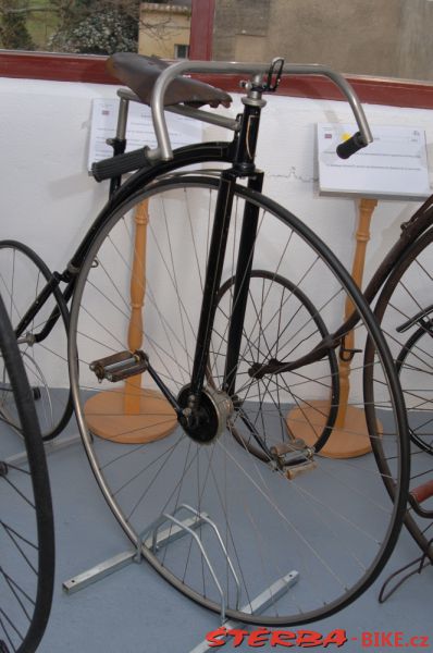 08/A. Moto velo musée, Domazan – France