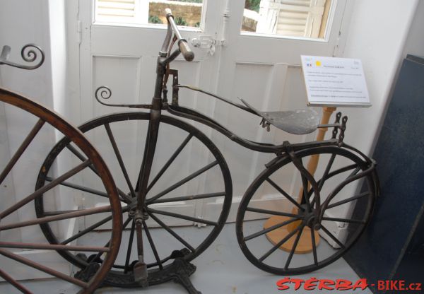 08/A. Moto velo musée, Domazan – Francie