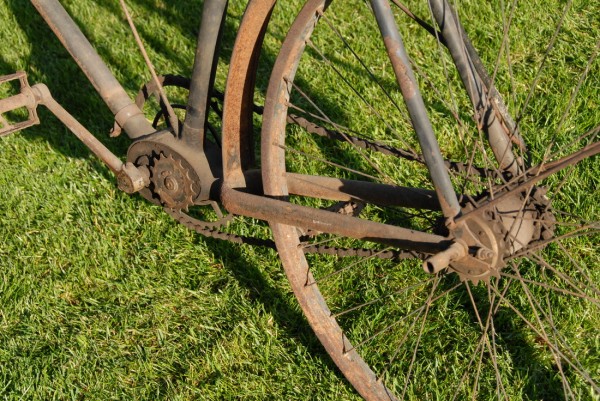 Painting the frames of historical bicycles