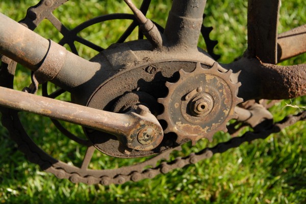 Painting the frames of historical bicycles