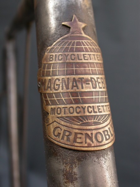 Painting the frames of historical bicycles