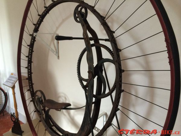 08/A. Moto velo musée, Domazan – France