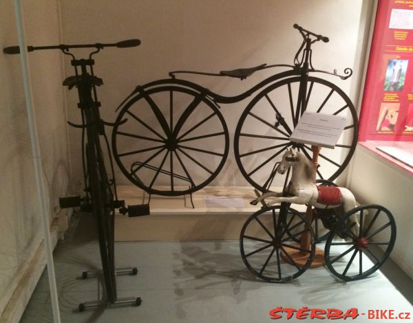 08/A. Moto velo musée, Domazan – France