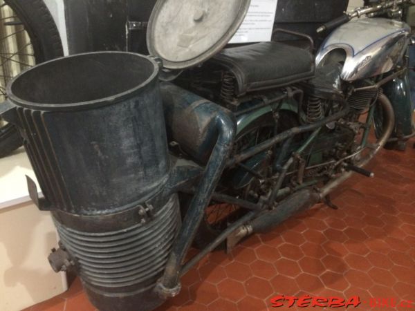 08/E. Moto velo musée, Domazan – Francie