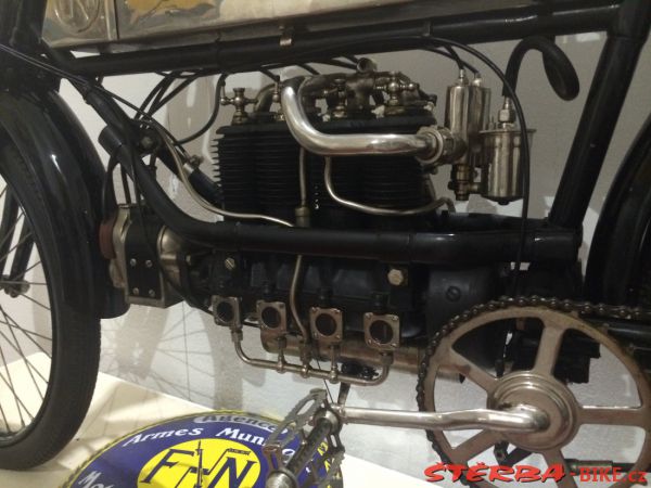 08/E. Moto velo musée, Domazan – Francie