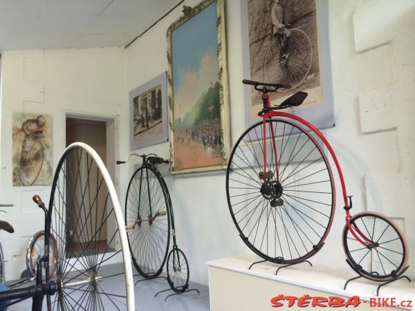 08/E. Moto velo musée, Domazan – Francie