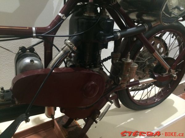 08/E. Moto velo musée, Domazan – Francie