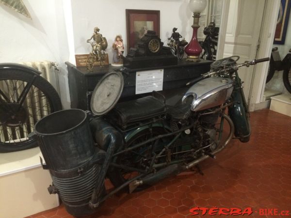 08/E. Moto velo musée, Domazan – Francie