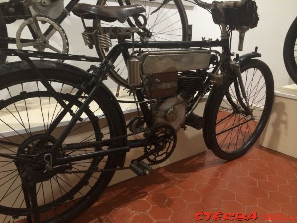 08/E. Moto velo musée, Domazan – Francie