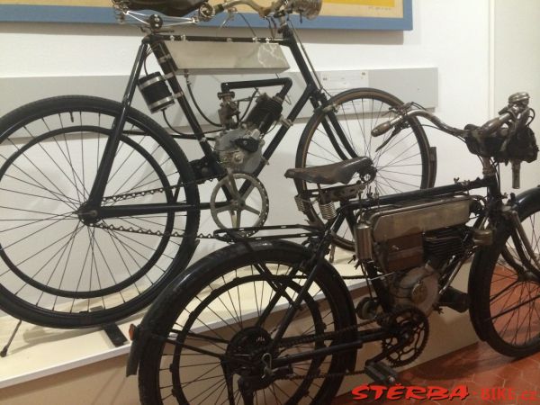 08/E. Moto velo musée, Domazan – Francie