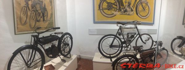 08/E. Moto velo musée, Domazan – Francie