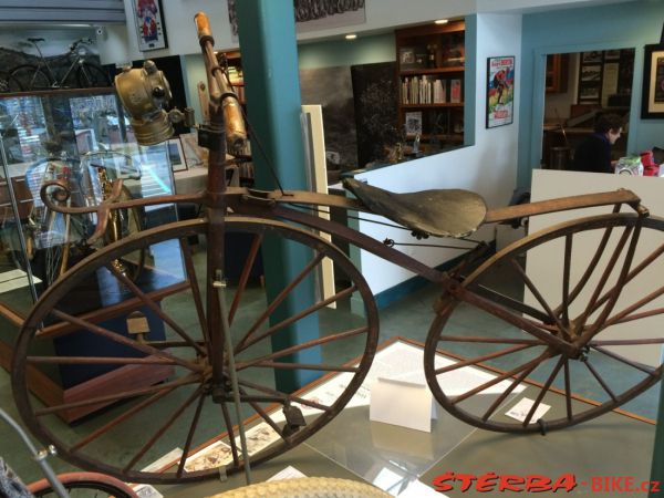 167/A - velocipede in Marin Museum