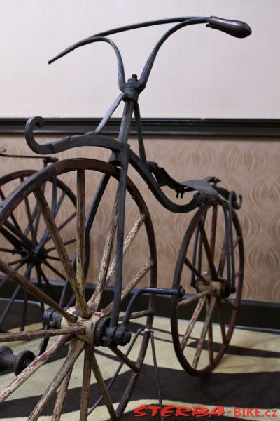 189 - exhibition "150 years of bicycling in America"