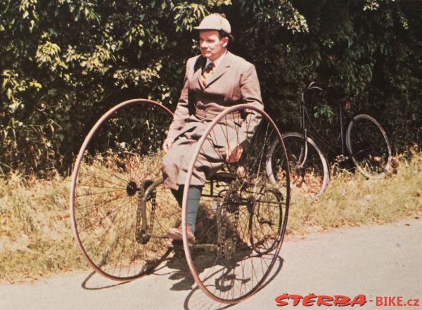 184/C - A book "Cycles in Colour"