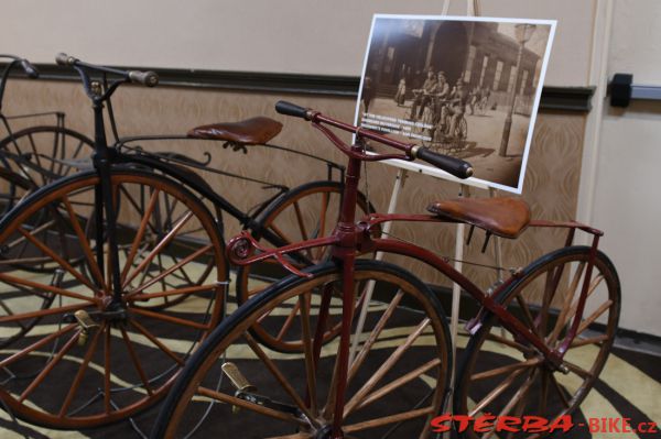 189 - exhibition "150 years of bicycling in America"