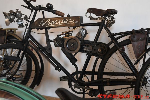 190/A - Hrad Kámen muzeum motocyklů