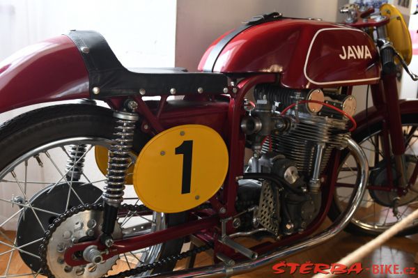 190/A - Hrad Kámen muzeum motocyklů