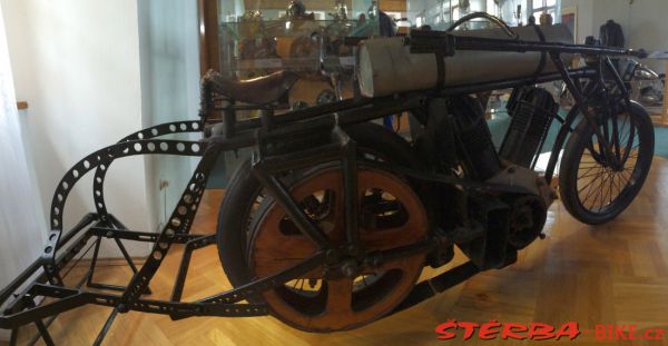 190/A - Hrad Kámen muzeum motocyklů