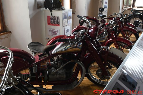 190/A - Hrad Kámen muzeum motocyklů