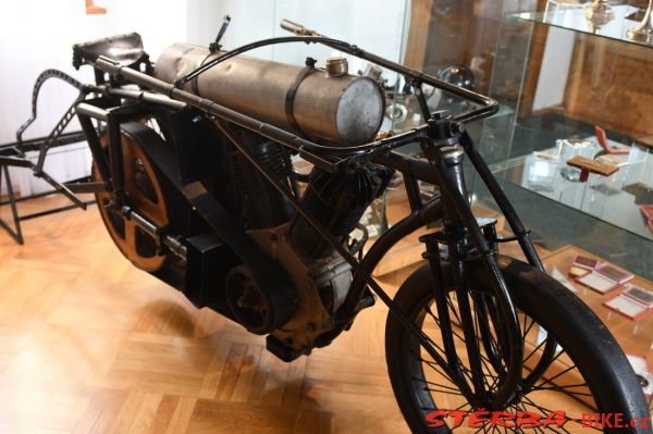 190/A - Hrad Kámen muzeum motocyklů