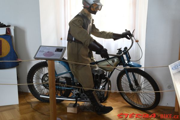 190/A - Hrad Kámen muzeum motocyklů