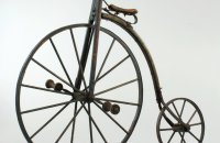 Dřevěné vysoké kolo, vyrobeno pravděpodobně v Bostnu, USA – po roce 1873