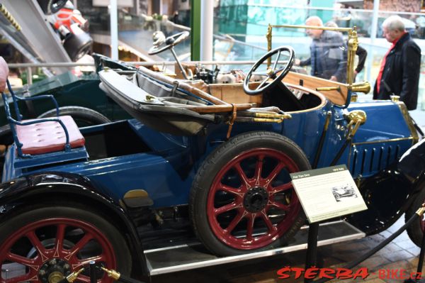 13/A  National Motor Museum, Beaulieu – England