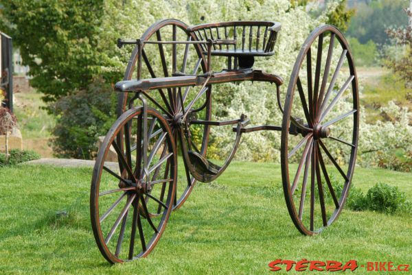 Pedamotive tricycle, Lever-driven machine, Francie c.1855