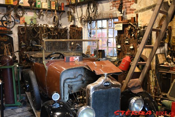 13/A  National Motor Museum, Beaulieu – England