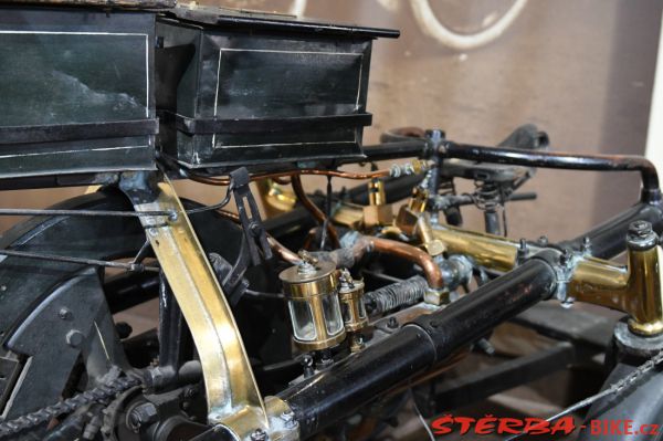 13/A  National Motor Museum, Beaulieu – England