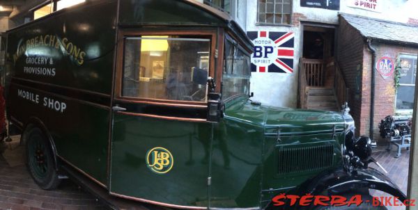 13/A  National Motor Museum, Beaulieu – England