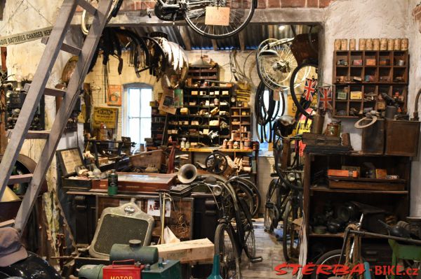 13/A  National Motor Museum, Beaulieu – England