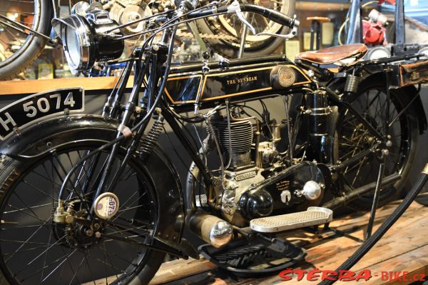 13/B  National Motor Museum, Beaulieu – England