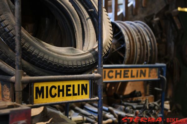 13/A  National Motor Museum, Beaulieu – England