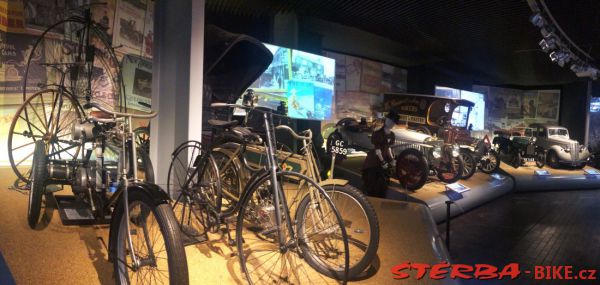 13/A  National Motor Museum, Beaulieu – England