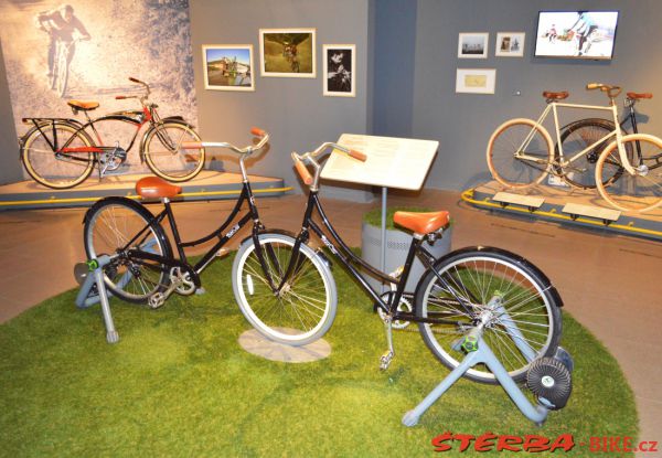 213 - "2 X 200" – Bicycle Exhibition Jerusalem