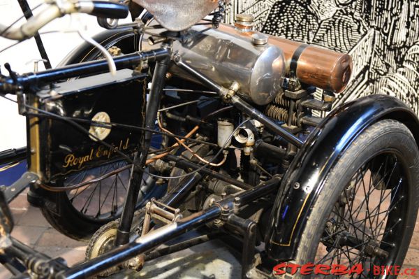 13/A National Motor Museum, Beaulieu – England