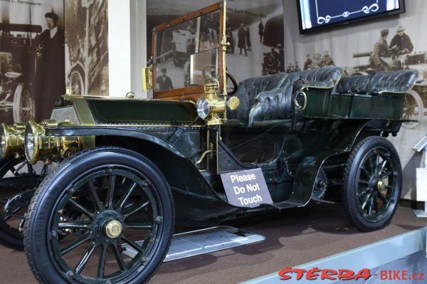 13/A  National Motor Museum, Beaulieu – England