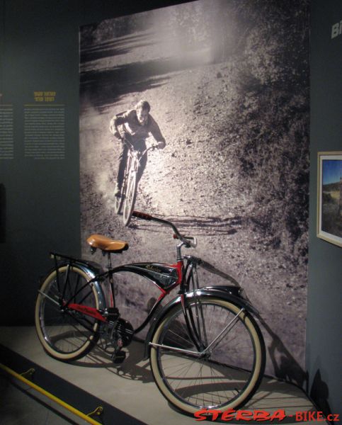 213 - "2 X 200" – Bicycle Exhibition Jerusalem