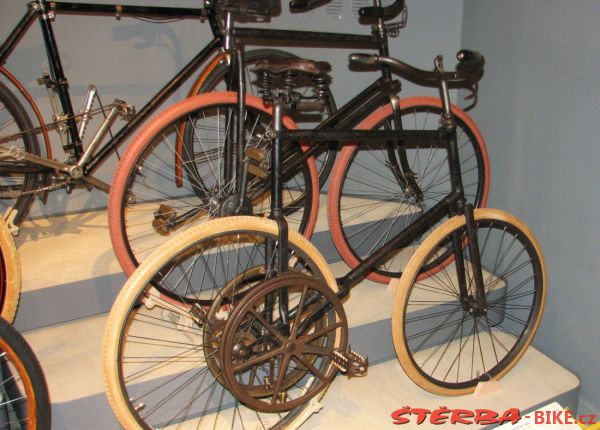 213 - "2 X 200" – Bicycle Exhibition Jerusalem